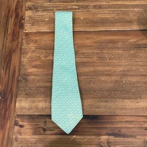 Vineyard Vines YOUTH tie.